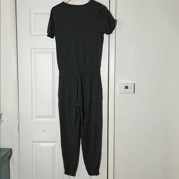 Vuori All Day Jumpsuit Women’s Small Dark Gray - Picture 5 of 8